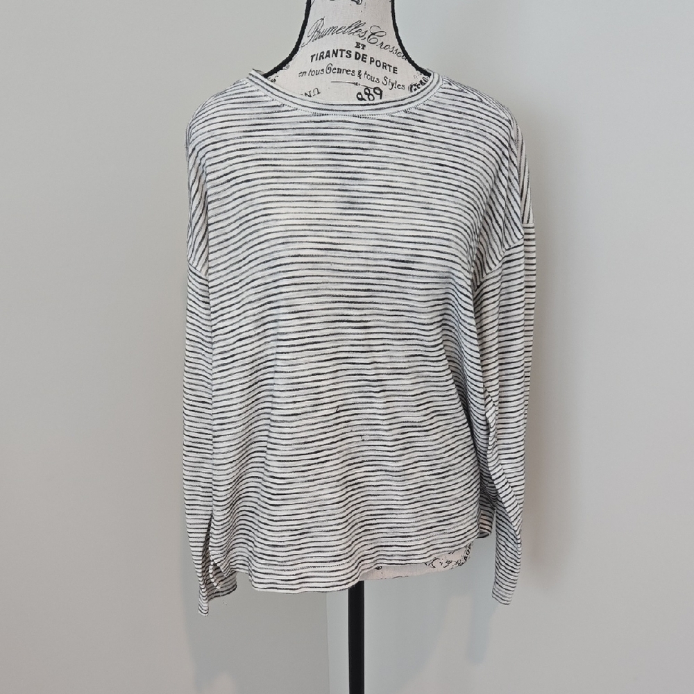 Old Navy Black and White Striped Long Sleeve Top